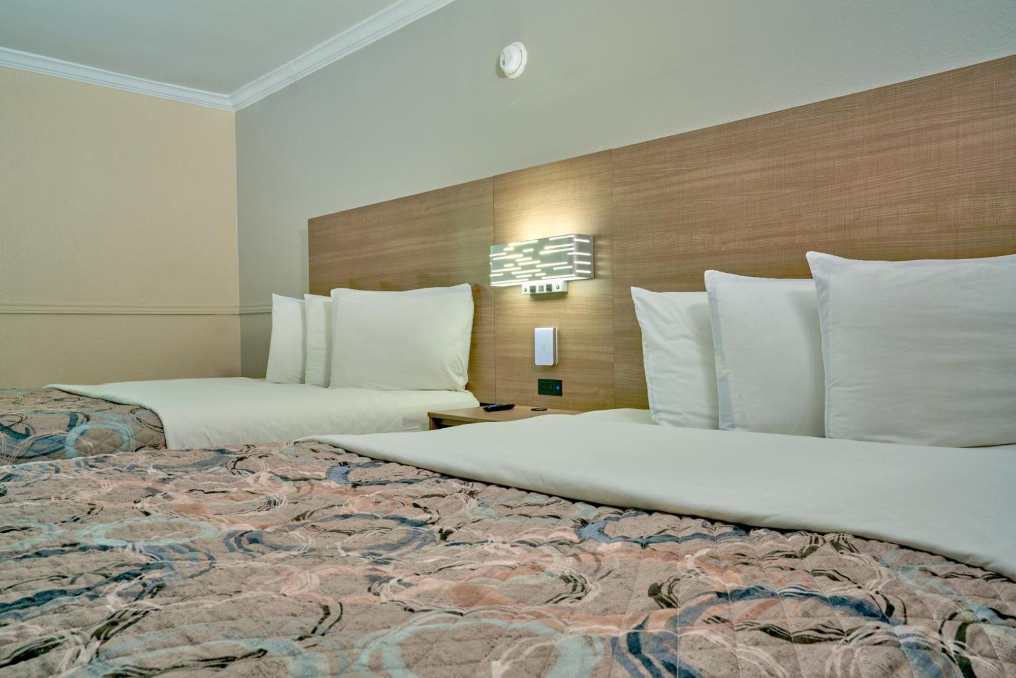 Family Garden Inn & Suites Laredo Exterior foto